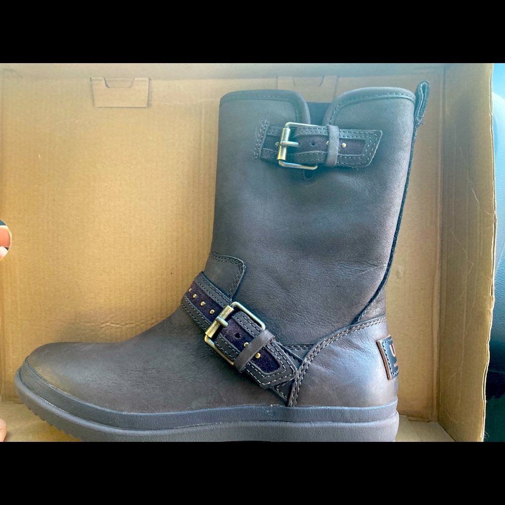 UGG Boots size 5 w Jenise new